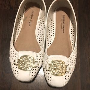 Women white flat shoes
